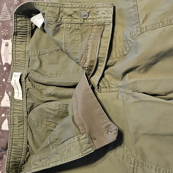 Abercrombie & Fitch Olive Green Cargo Pants - Picture 12 of 12